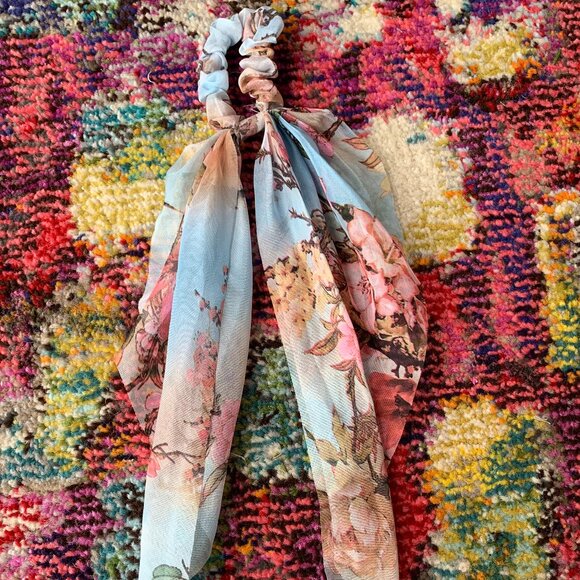 Assorted Hair Accessories - Picture 2 of 10